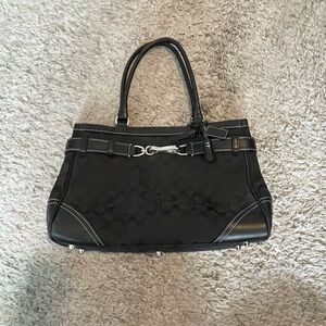 Coach Signature Large Black Hamptons Belted Handbag 8K07